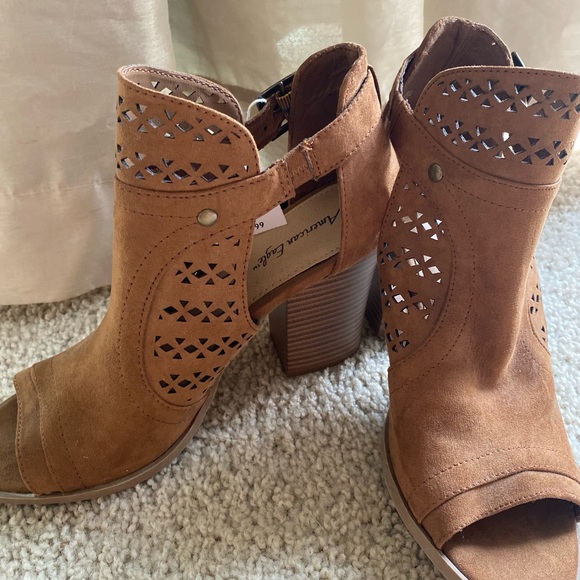 New Tan Heels - Picture 3 of 3
